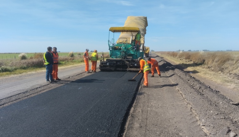 En La Pampa, Vialidad Nacional ejecuta trabajos de bacheo superficial en caliente sobre la Ruta Nacional 188