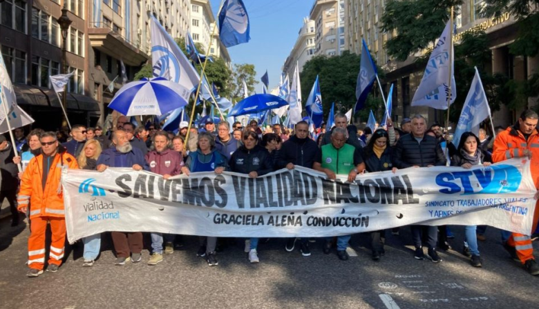 Trabajadores de Vialidad Nacional se organizaron para protestar por la disolución del organismo