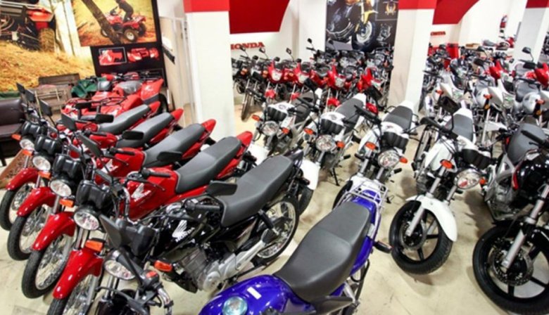 Cayeron las ventas de autos mientras que las motos vivieron un febrero récord