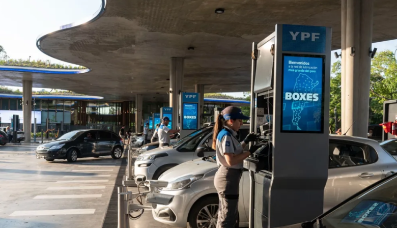 El Gobierno habilitó agregar más bioetanol en las naftas para frenar la suba de precios