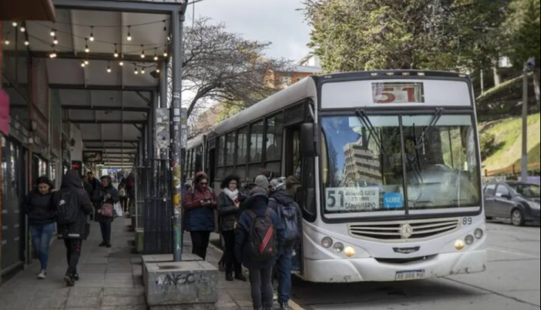 Los ómnibus del AMBA anunciaron que reducen su frecuencia por la suba del gasoil