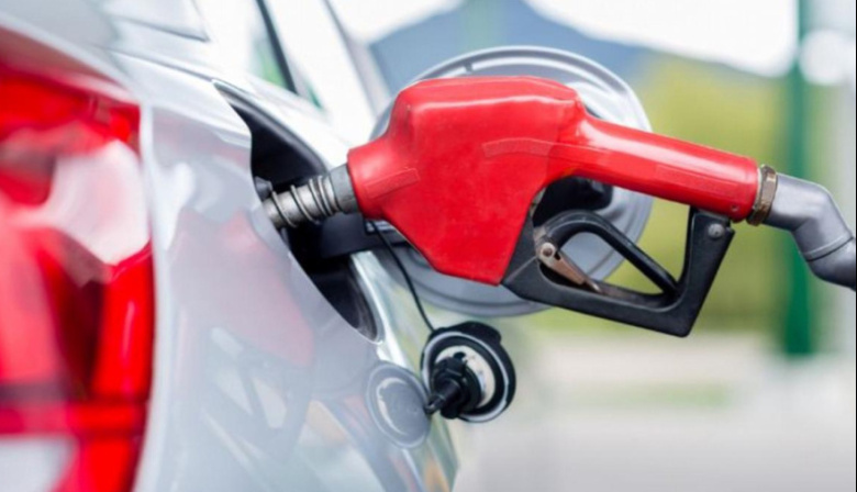 Las petroleras mantendrán los precios de los combustibles por 45 días