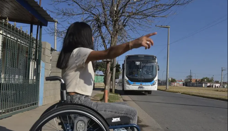 Los discapacitados podrán viajar en colectivos y trenes sin presentar el Certificado Único de Discapacidad