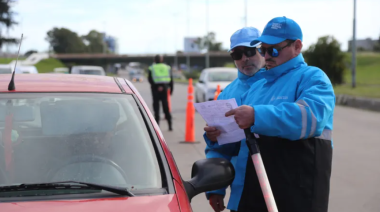 Multas más caras: cruzar en rojo o circular sin VTV puede costar hasta $1.606.000