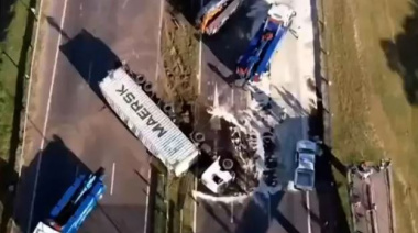 Volcó un camión con aceite en la Panamericana y hay caos de tránsito desde la madrugada