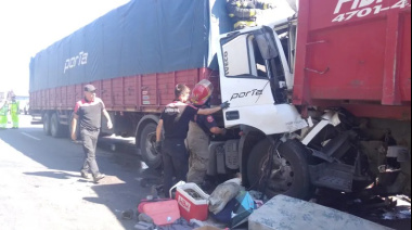 Accidente múltiple y caos en la Panamericana: chofer quedó atrapado