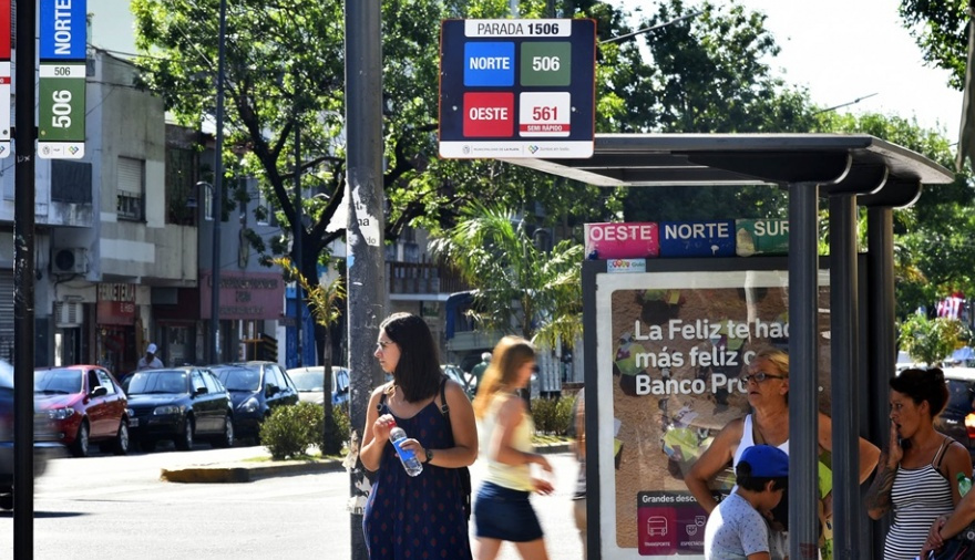 Dónde tomar el micro: cambiaron las paradas en el centro de La Plata ...