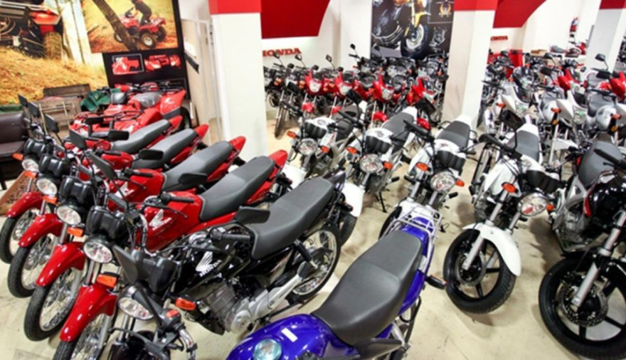 Cayeron las ventas de autos mientras que las motos vivieron un febrero récord