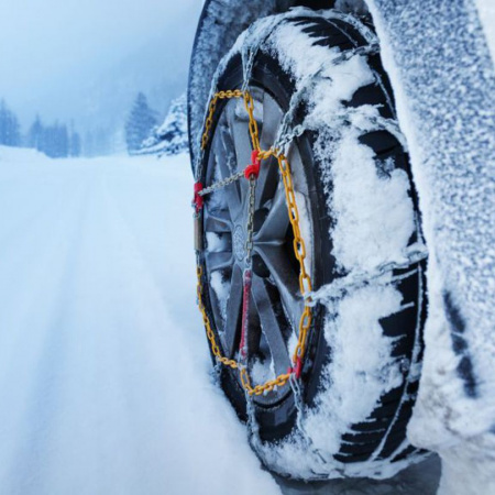 Conducir con nieve. Cuándo es necesario colocar las cadenas y cuándo no.