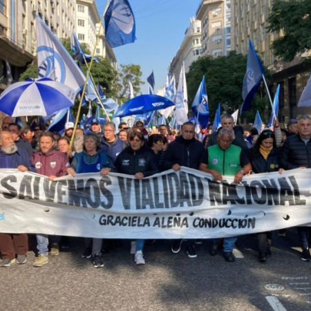 Trabajadores de Vialidad Nacional se organizaron para protestar por la disolución del organismo
