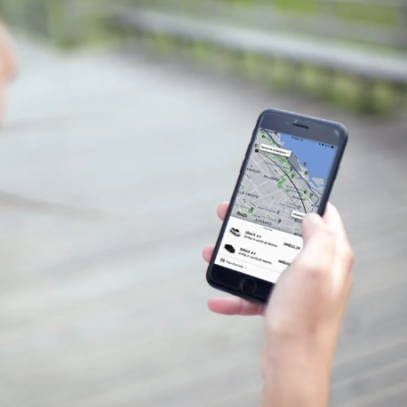 Axel Kicillof impulsa una ley para regular apps de transporte y delivery en la provincia