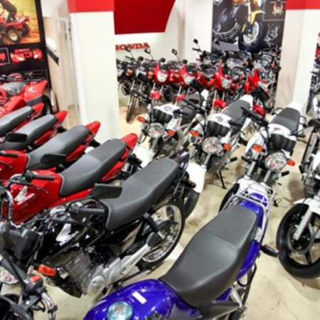 Cayeron las ventas de autos mientras que las motos vivieron un febrero récord