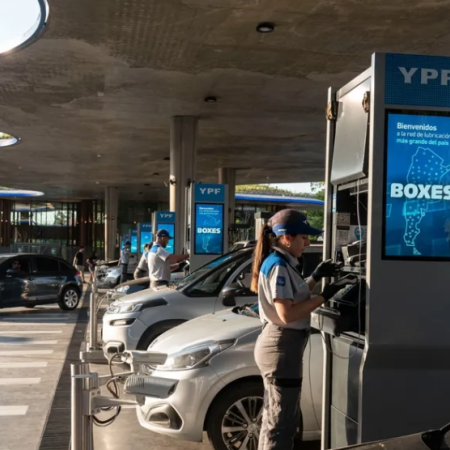 El Gobierno habilitó agregar más bioetanol en las naftas para frenar la suba de precios