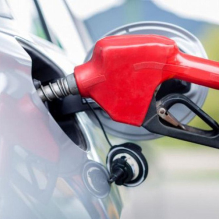 Las petroleras mantendrán los precios de los combustibles por 45 días