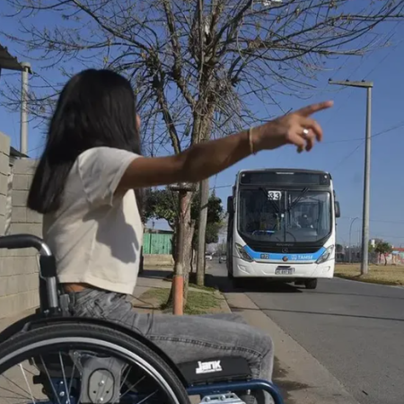 Los discapacitados podrán viajar en colectivos y trenes sin presentar el Certificado Único de Discapacidad